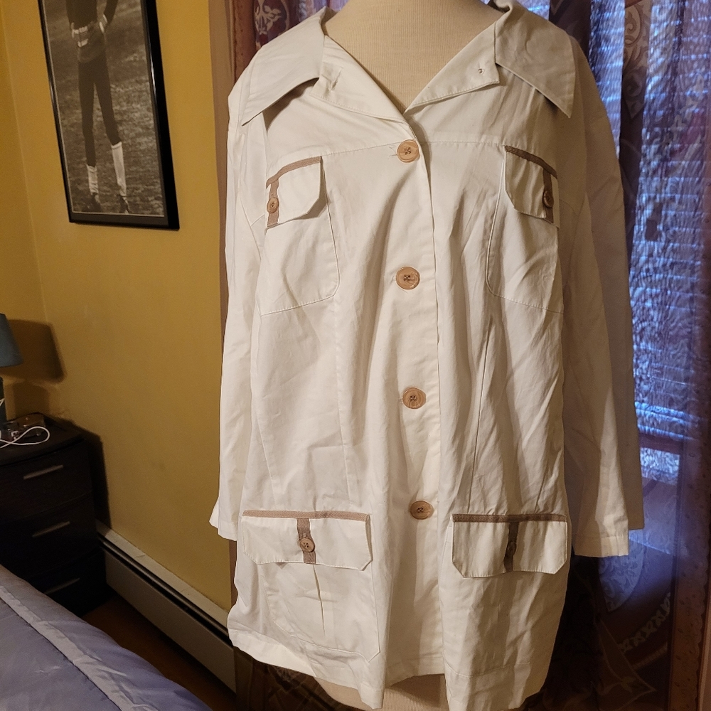 White/tan Jacket